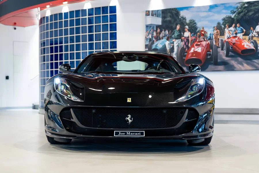 Ferrari 812 Superfast LHD