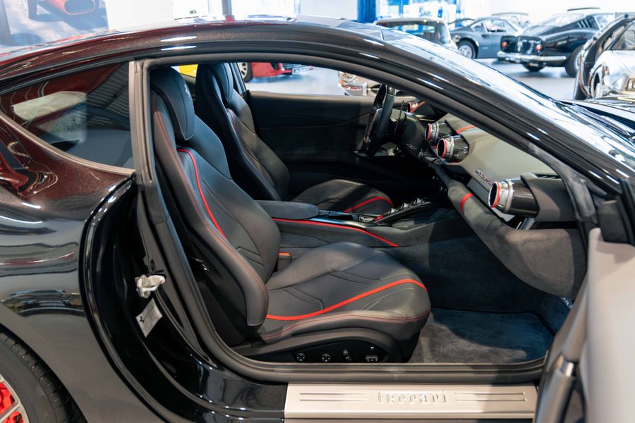 Ferrari 812 Superfast LHD