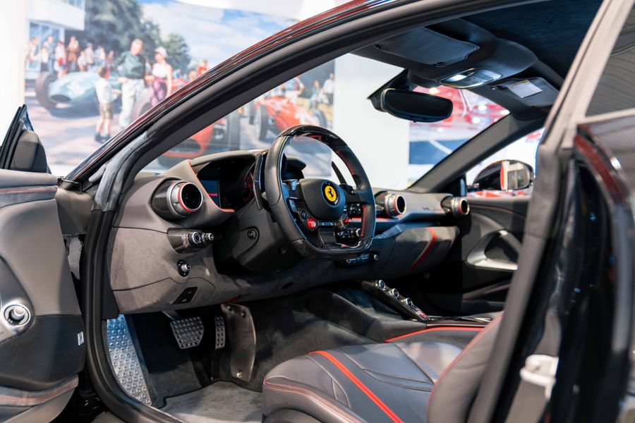 Ferrari 812 Superfast LHD