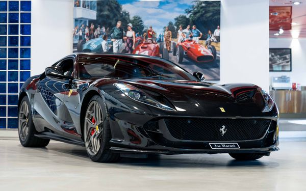 Ferrari 812 Superfast LHD