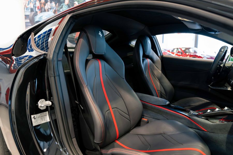Ferrari 812 Superfast LHD