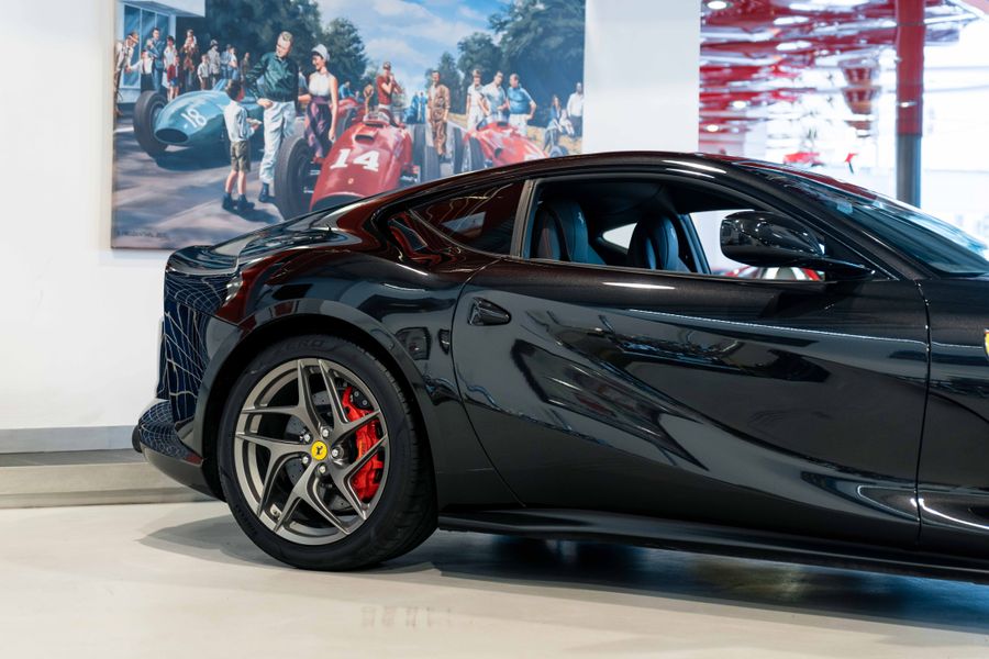 Ferrari 812 Superfast LHD