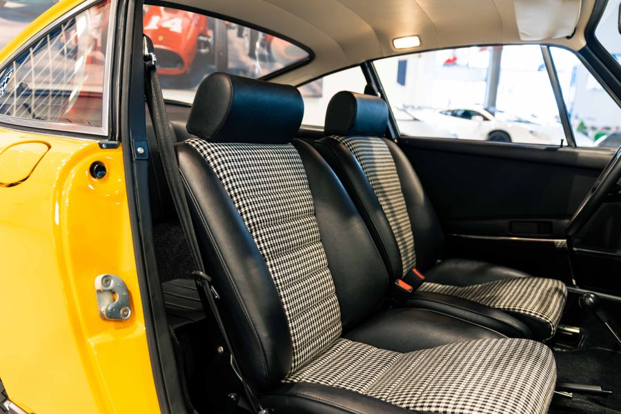 Porsche 911S 2.4 Coupe