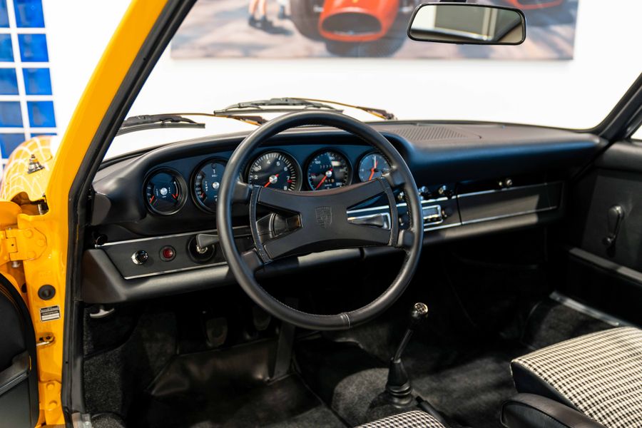 Porsche 911S 2.4 Coupe