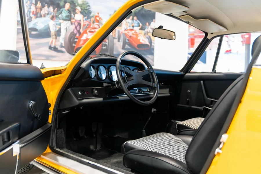 Porsche 911S 2.4 Coupe