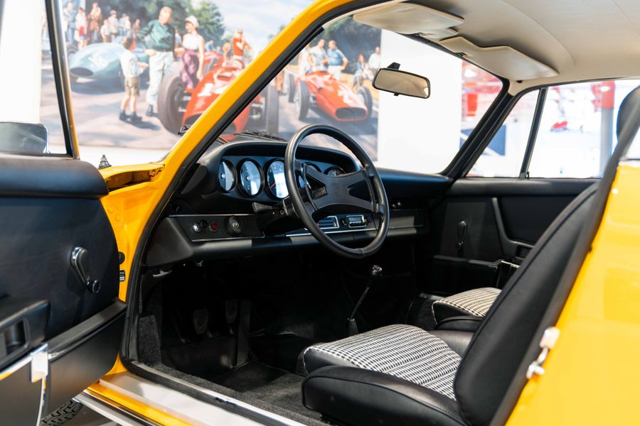 Porsche 911S 2.4 Coupe