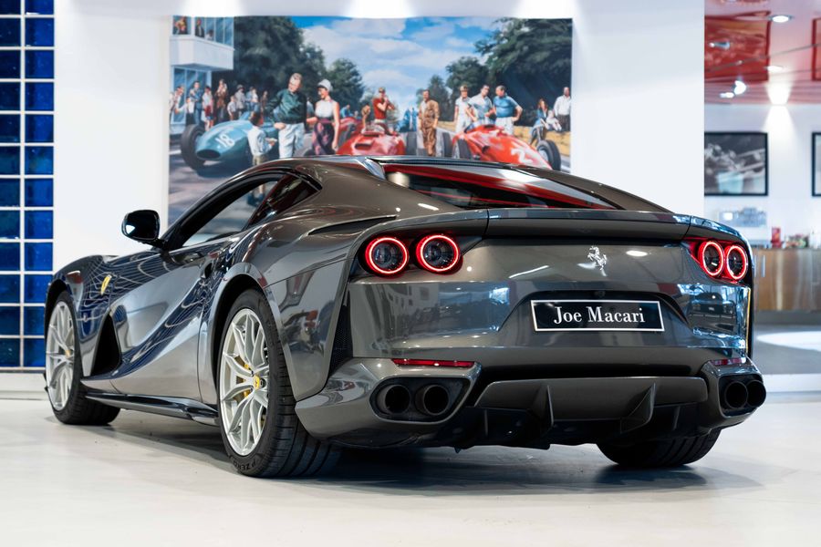 Ferrari 812 Superfast LHD