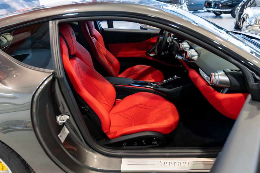 Ferrari 812 Superfast LHD