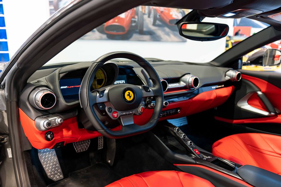 Ferrari 812 Superfast LHD