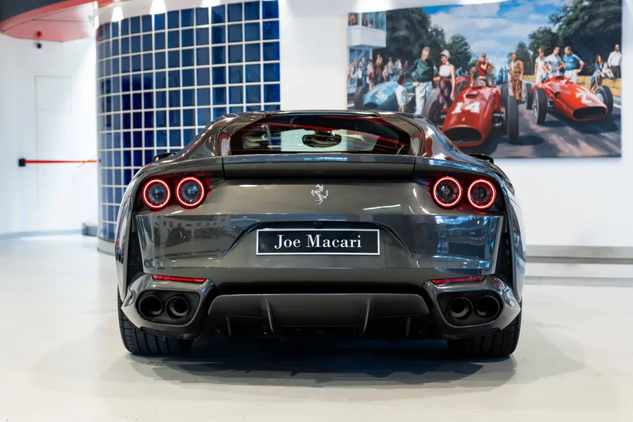 Ferrari 812 Superfast LHD