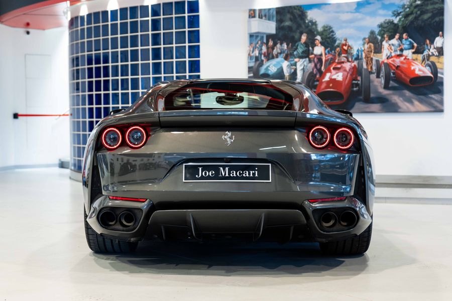 Ferrari 812 Superfast LHD
