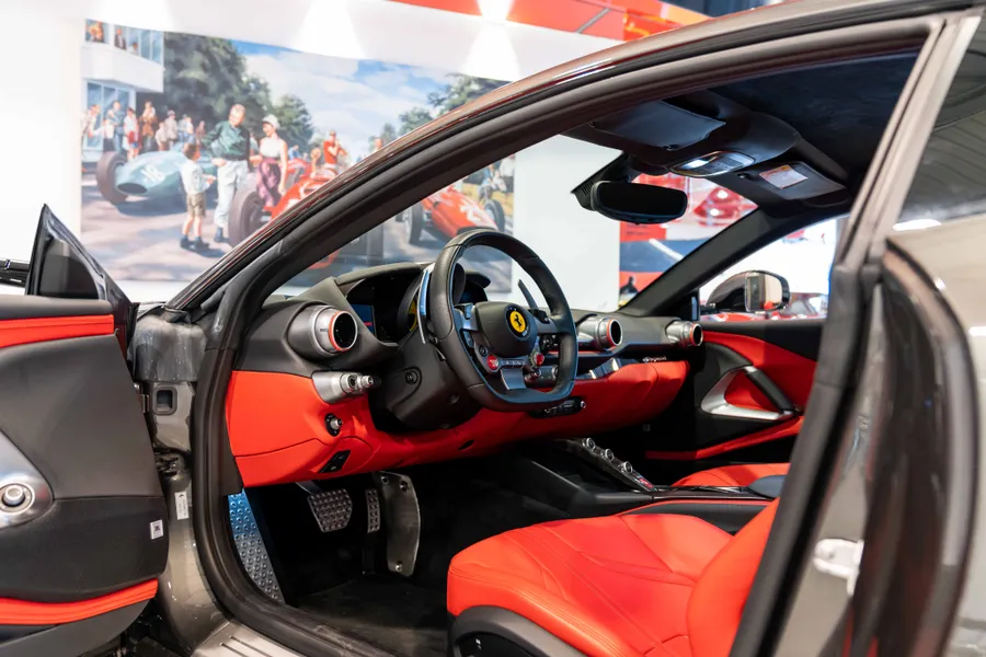 Ferrari 812 Superfast LHD