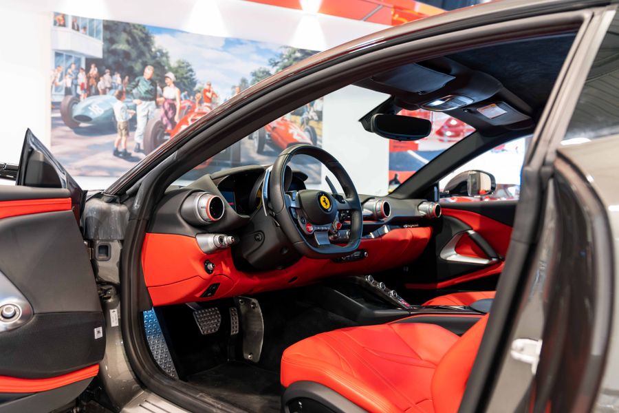 Ferrari 812 Superfast LHD