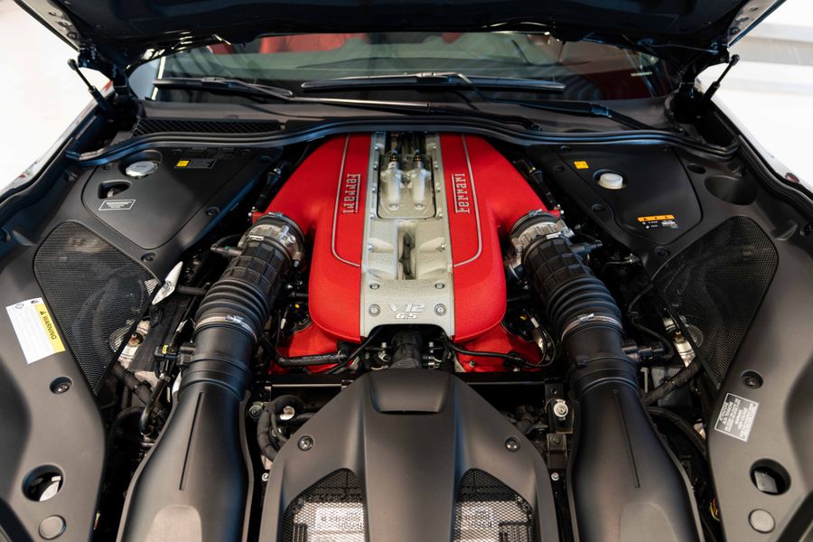 Ferrari 812 Superfast LHD
