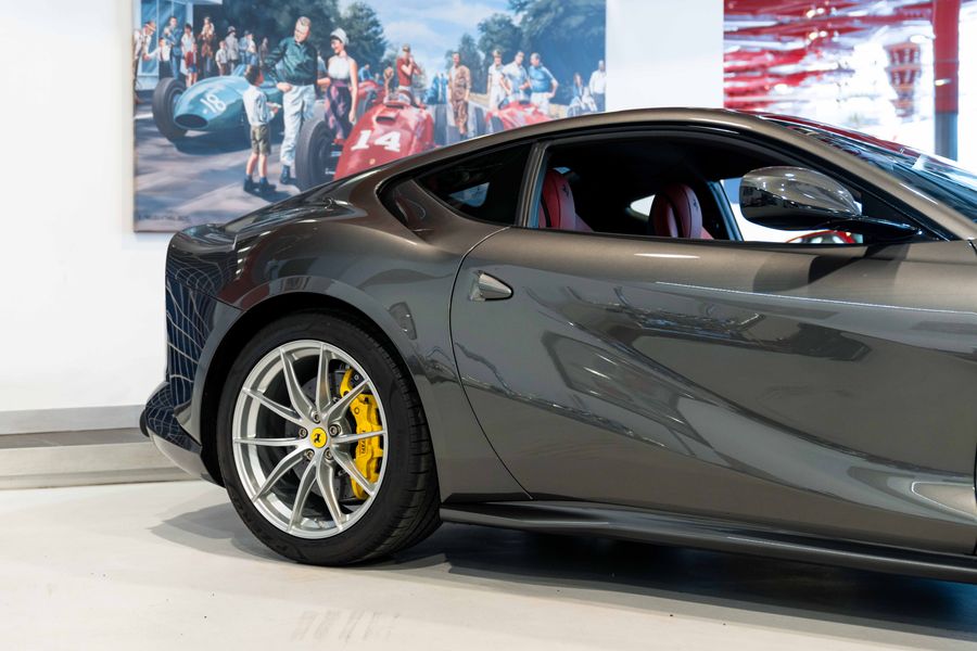 Ferrari 812 Superfast LHD