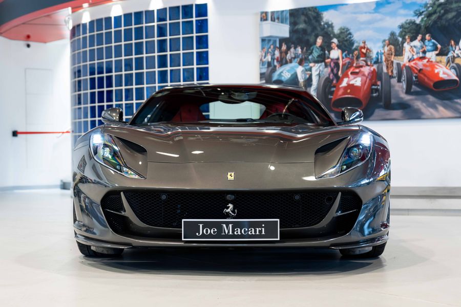 Ferrari 812 Superfast LHD