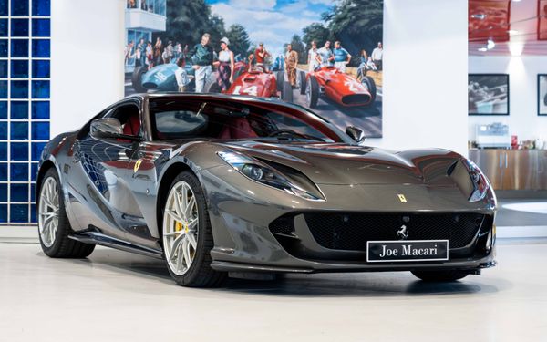 Ferrari 812 Superfast LHD