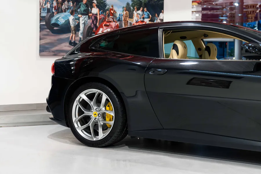 Ferrari GTC4 Lusso T