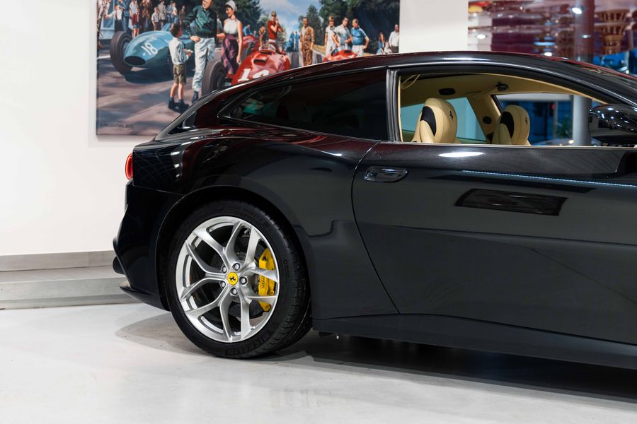 Ferrari GTC4 Lusso T