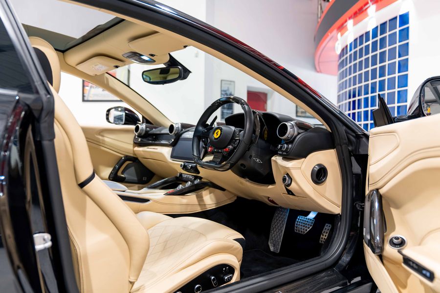 Ferrari GTC4 Lusso T