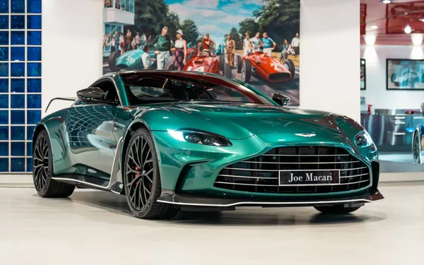 Aston Martin V12 Vantage