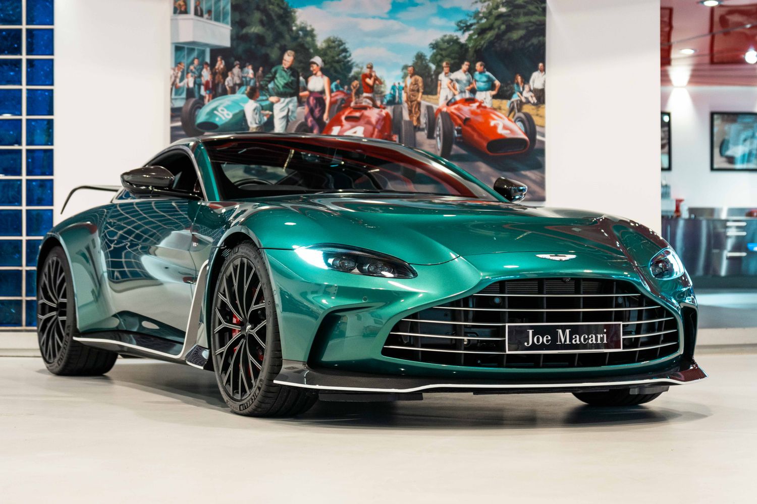 Aston Martin V12 Vantage