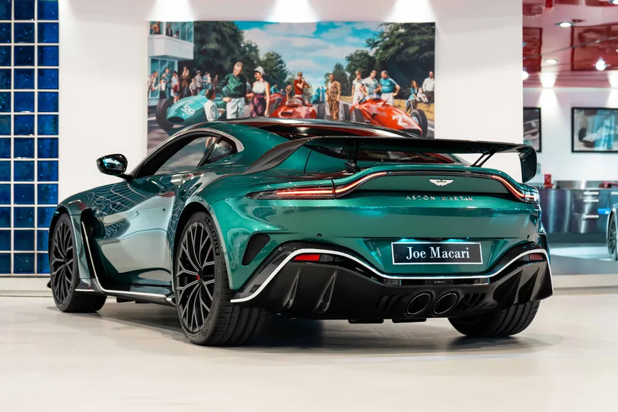 Aston Martin V12 Vantage