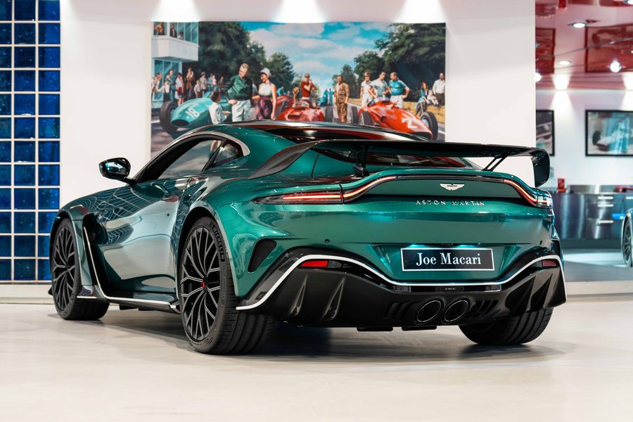 Aston Martin V12 Vantage