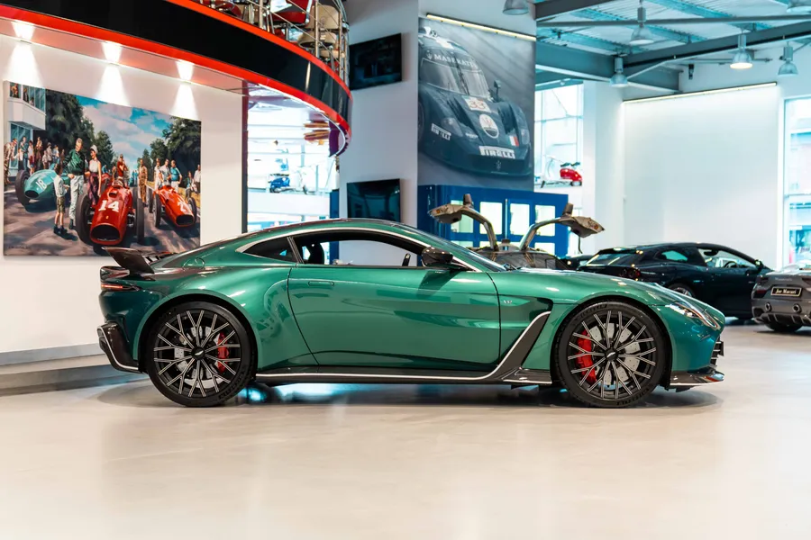 Aston Martin V12 Vantage