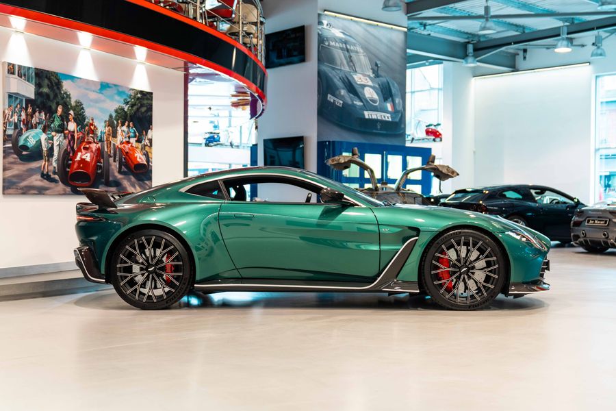 Aston Martin V12 Vantage