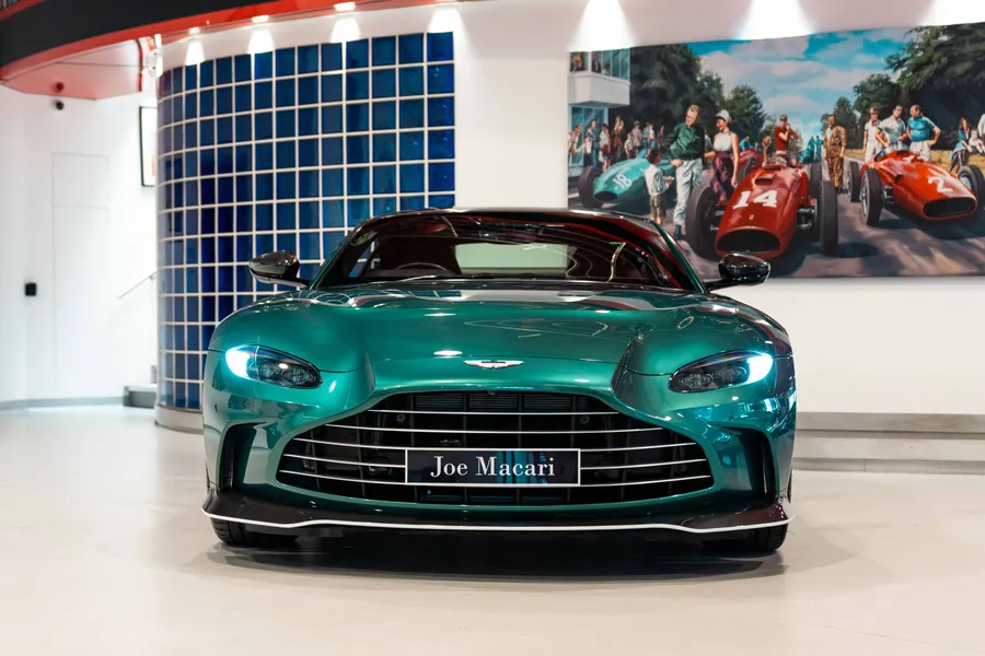 Aston Martin V12 Vantage