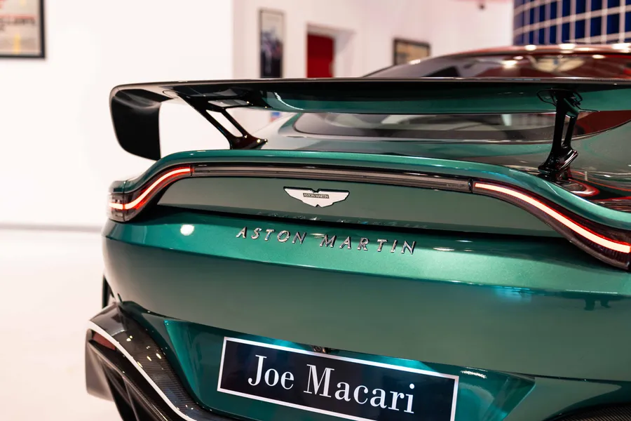 Aston Martin V12 Vantage