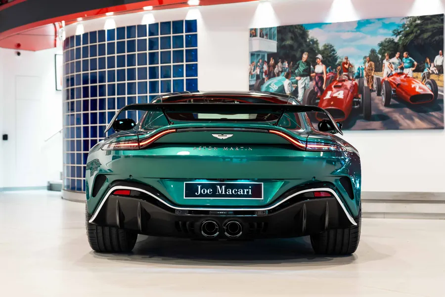 Aston Martin V12 Vantage