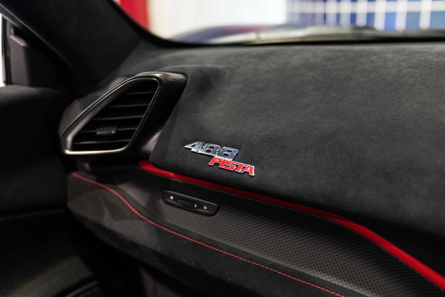 Ferrari 488 Pista Piloti