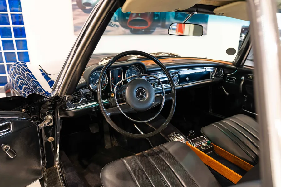 Mercedes-Benz 280 SL