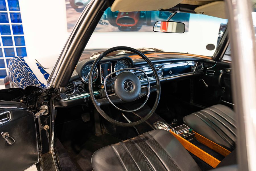 Mercedes-Benz 280 SL