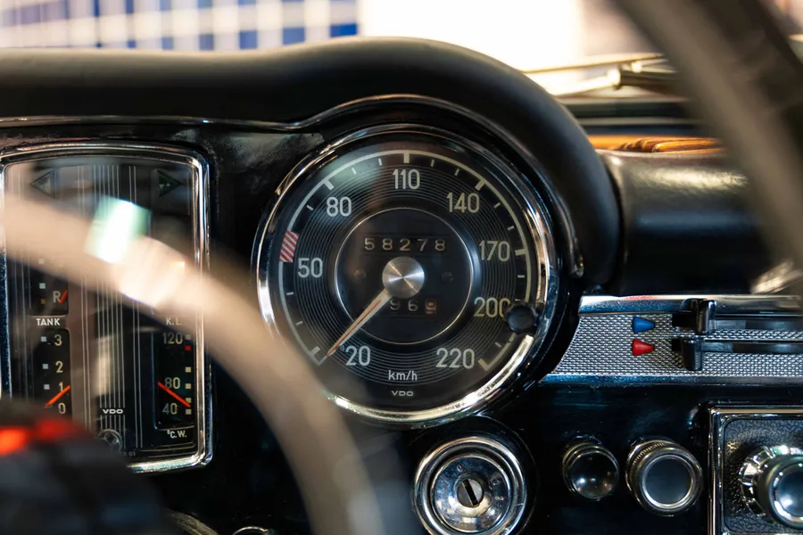 Mercedes-Benz 280 SL
