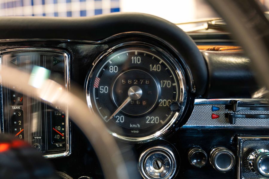 Mercedes-Benz 280 SL