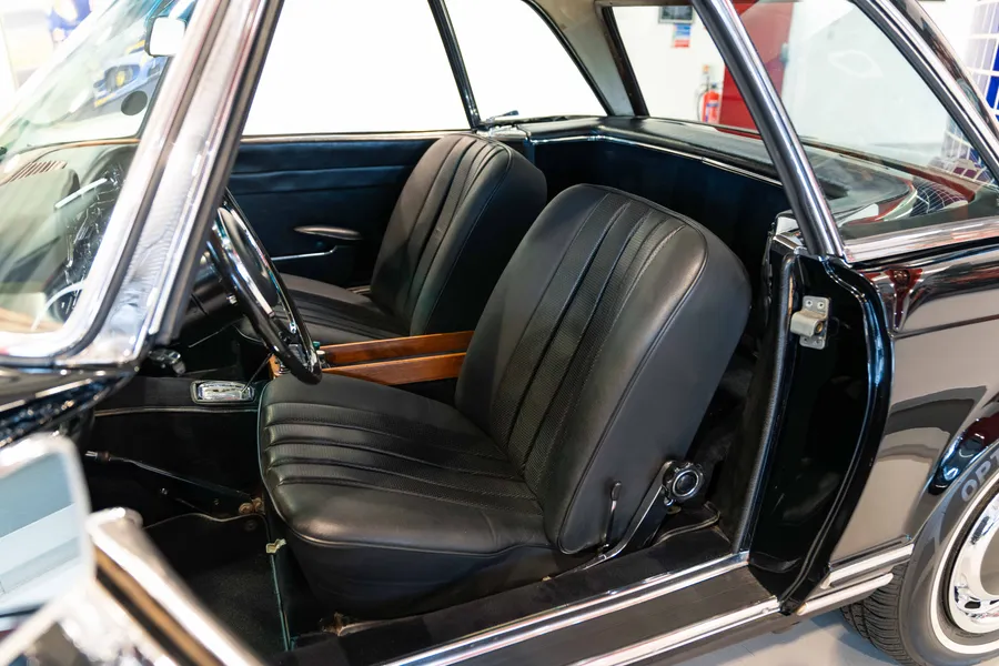 Mercedes-Benz 280 SL