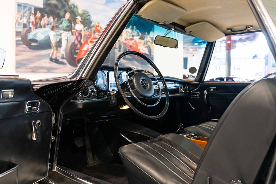 Mercedes-Benz 280 SL