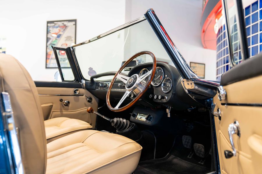 Alfa Romeo 2600 Spider RHD