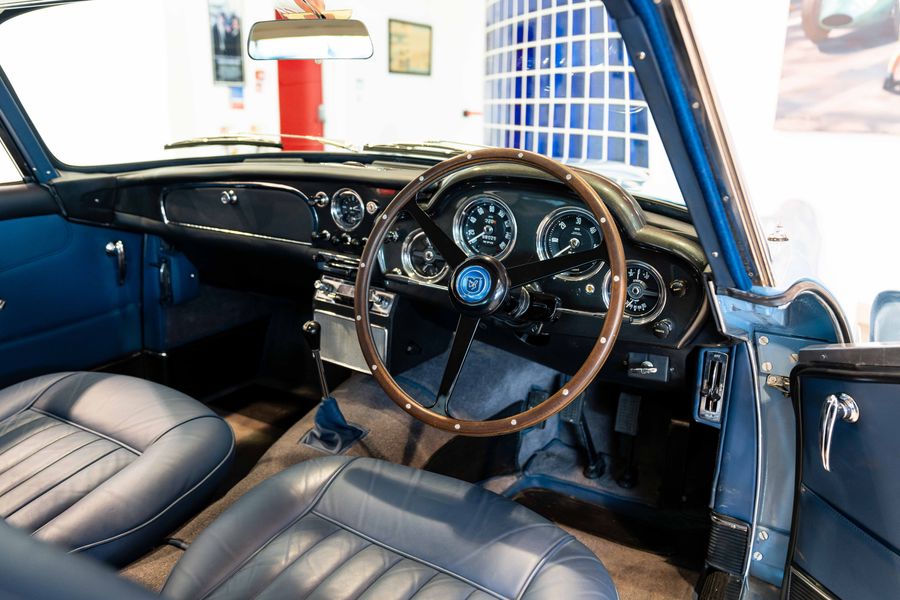 Aston Martin DB4