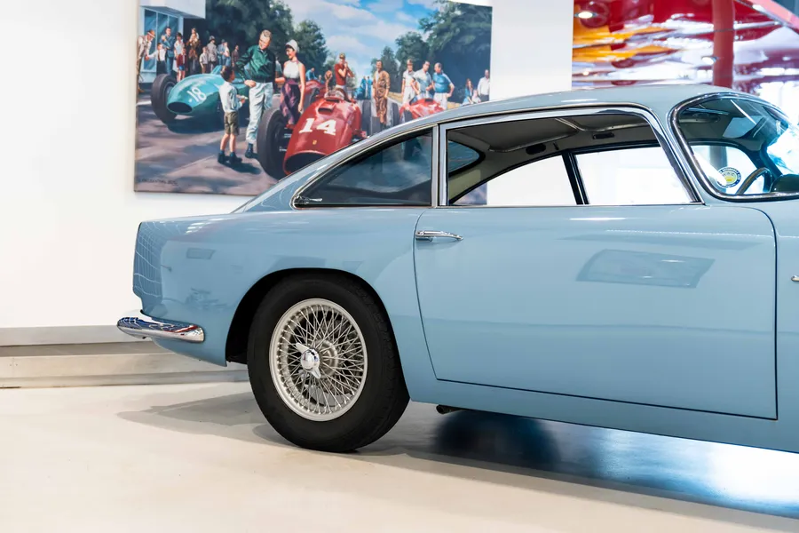Aston Martin DB4
