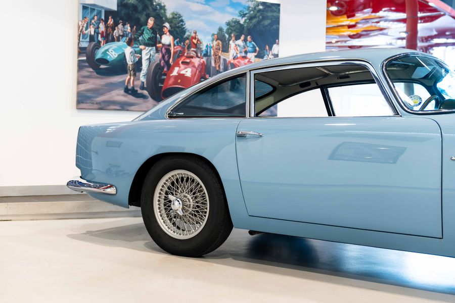 Aston Martin DB4