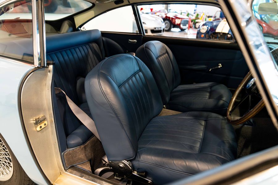 Aston Martin DB4