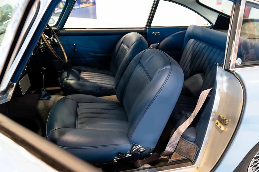 Aston Martin DB4