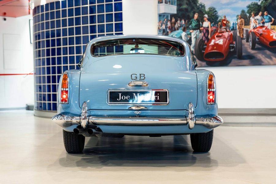 Aston Martin DB4