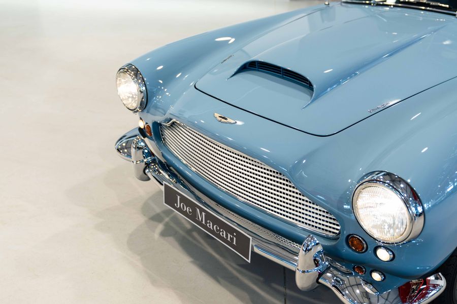 Aston Martin DB4
