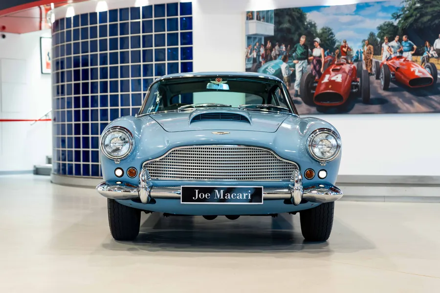 Aston Martin DB4
