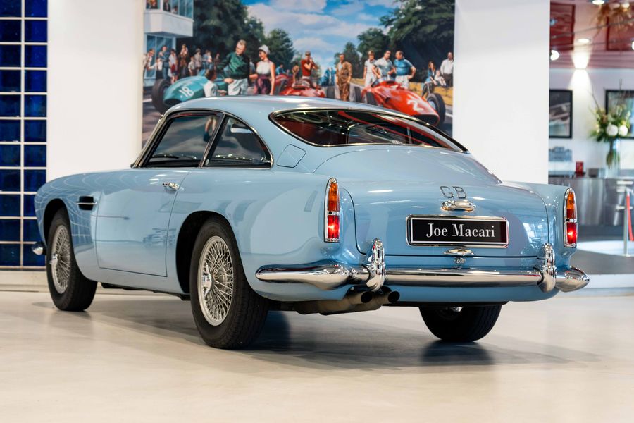 Aston Martin DB4